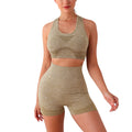 Conjunto feminino de top e short treino.